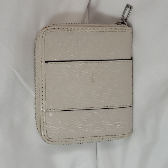 Guess wallet - Picture 2 of 5